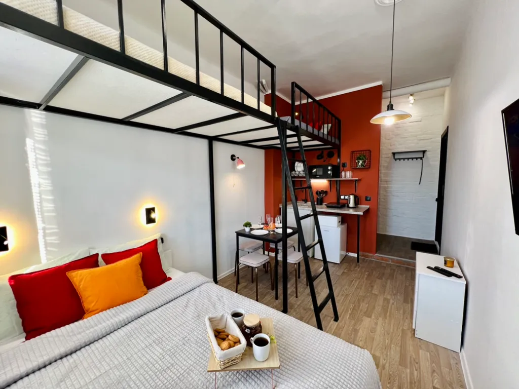 Двухуровневая студия на 4х гостей около ЖД Вокзала