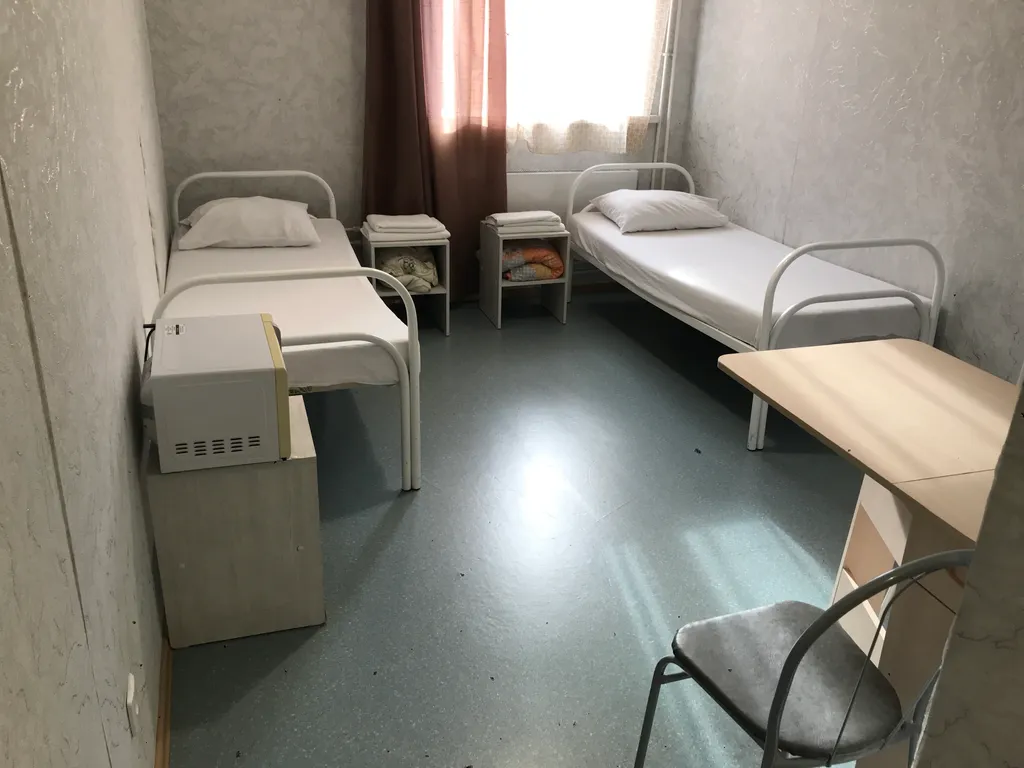 С двумя раздельными кроватями