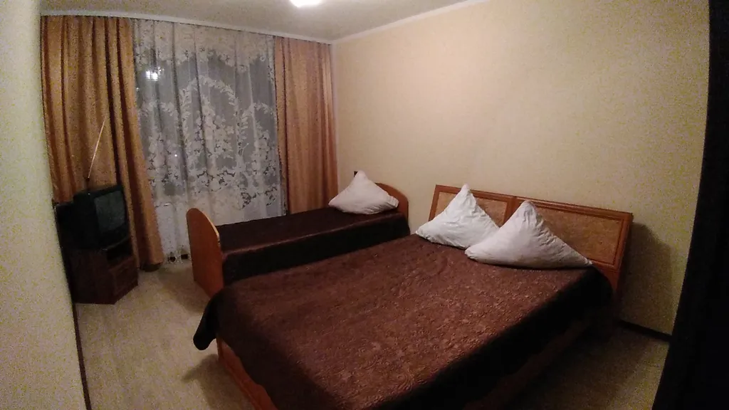 Квартира с раздельными комнатами, с отдельной кухней и балконом. — аренда посуточно в Братск