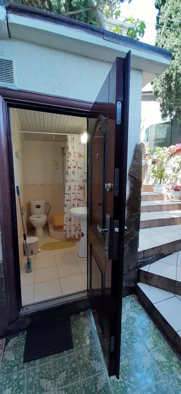 Комната с балконом в старинном доме