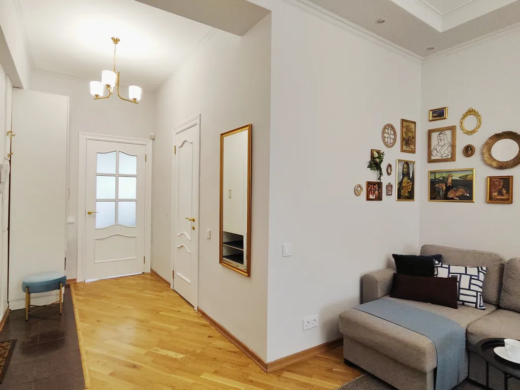 Шикарный 3 метровый потолок в квартире