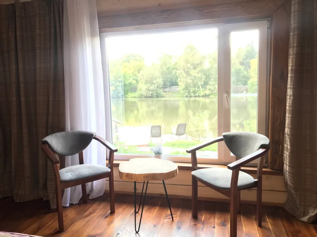 Дом на берегу озера