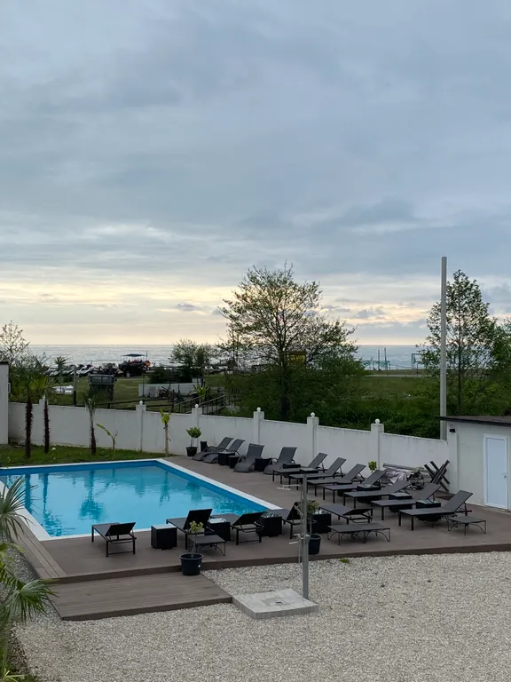 Коттедж с бассейном