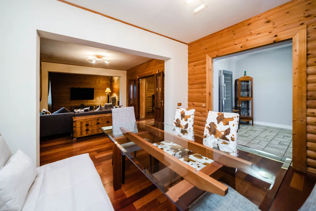 Дом в Красногорске с бассейном и сауной