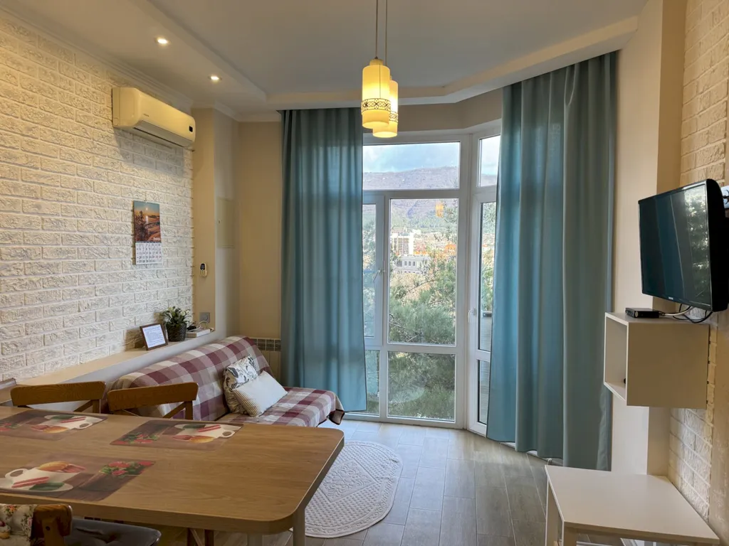 Квартира 1-комнатная квартира, 12 минут до центрального пляжа, балкон вид на горы — Геленджик