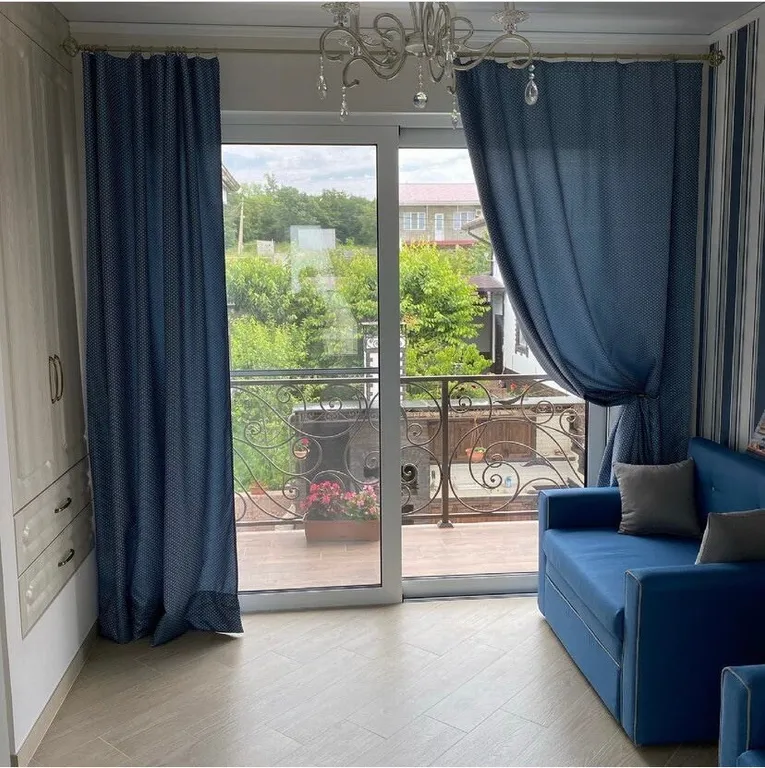 Дом в лесу с видом на море