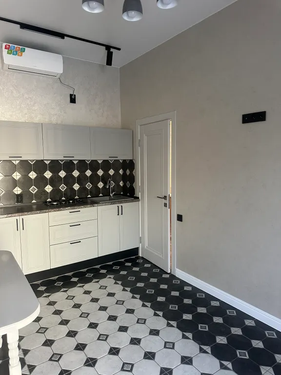 Новый коттедж c 9-ю спальнями бассейном и верандой