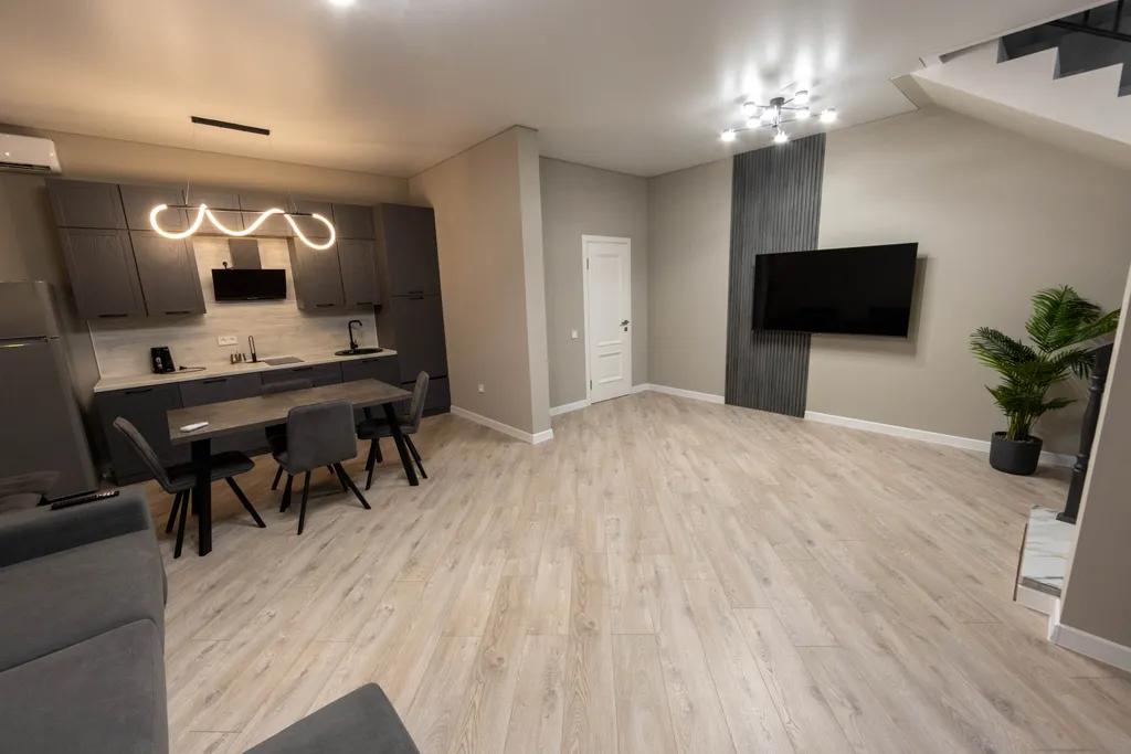 Просторный двухэтажный коттедж на берегу городского пляжа