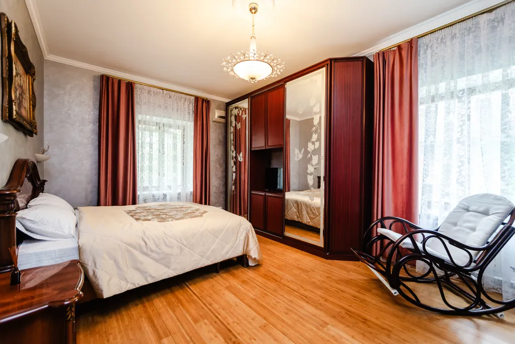 Дом с бассейном и сауной