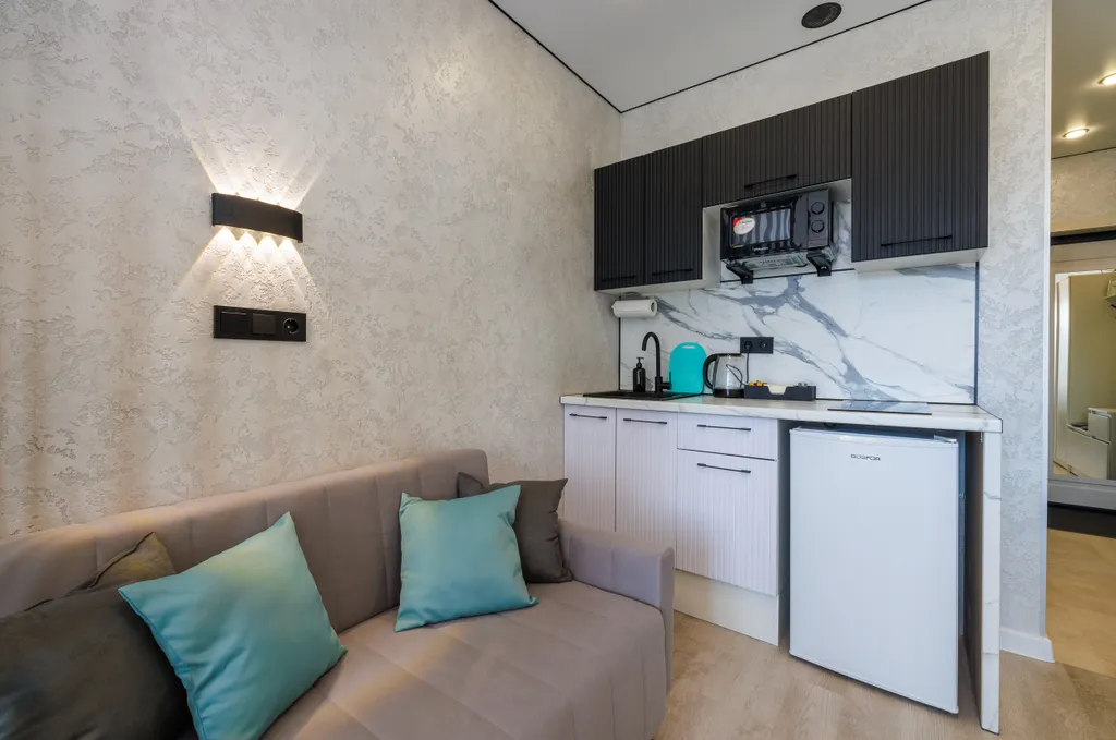 Уютная кино-студия с проектором и большой ванной