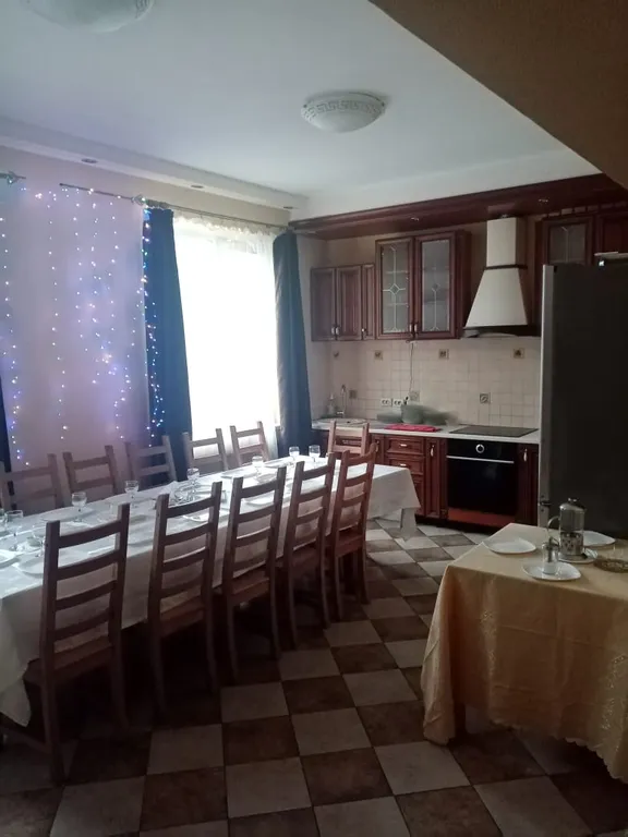 Уютный дом на берегу реки