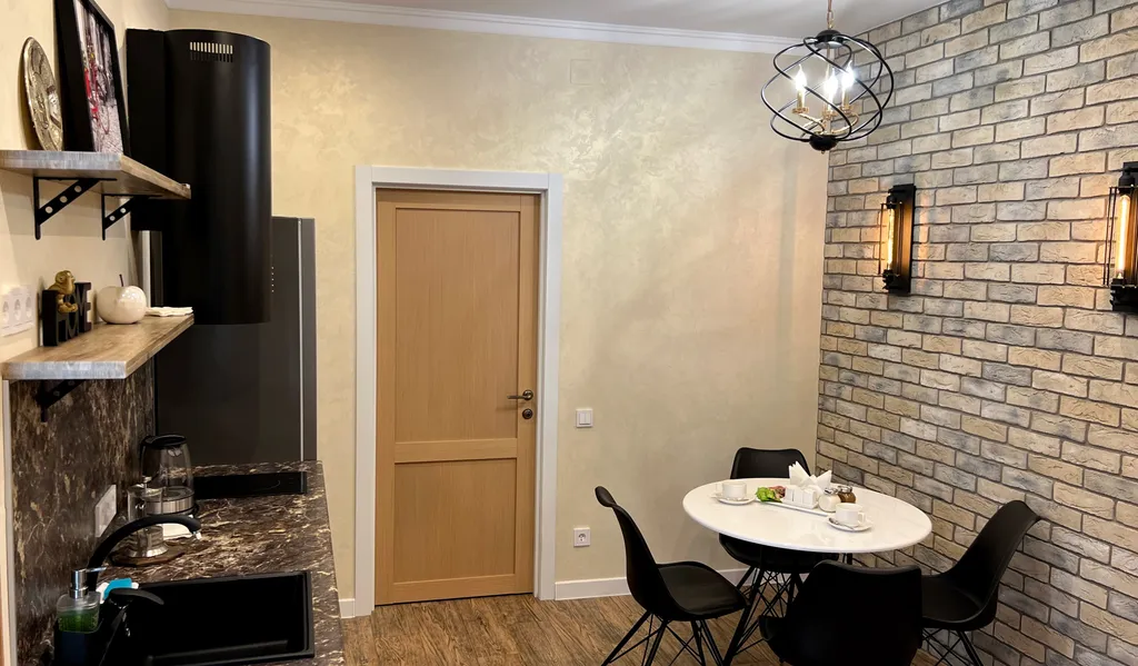 Стильная квартира с мангальной зоной и двором в центре