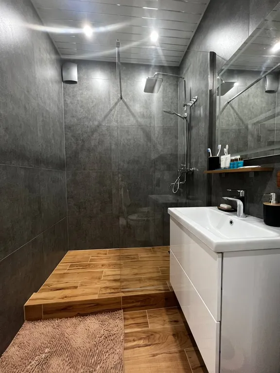 Уютная студия с дизайнерским ремонтом