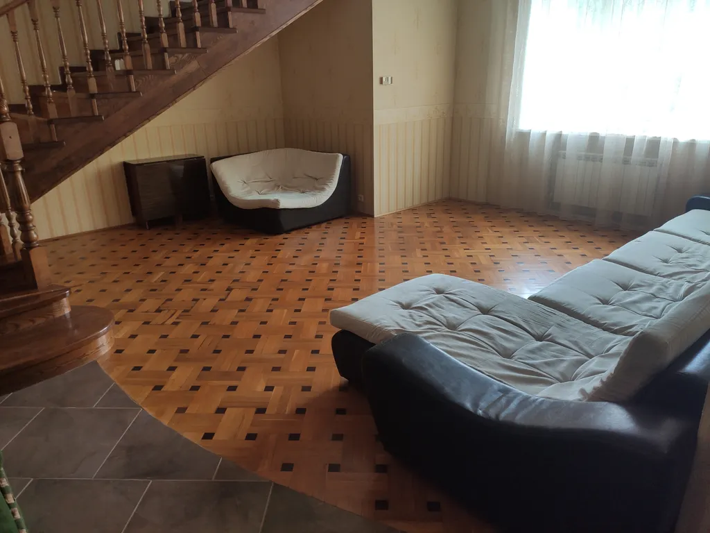 Дом в спальном районе