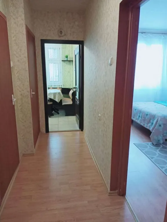 Большaя квартиpа с двумя балконами