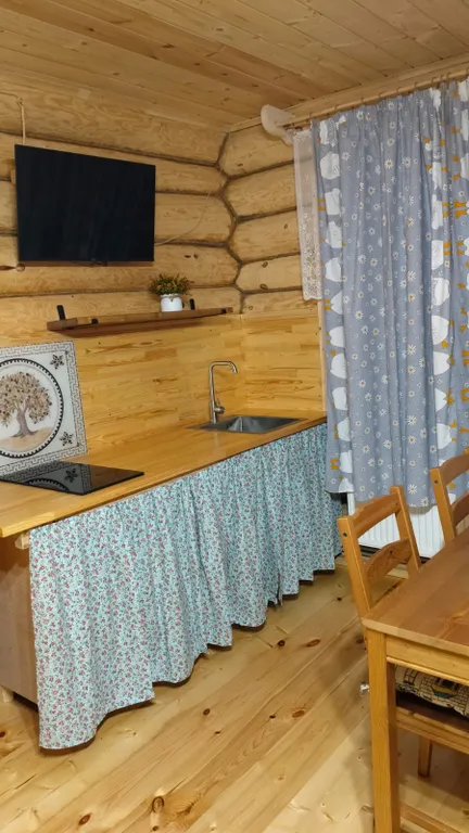 Русская  ИЗБА на берегу реки