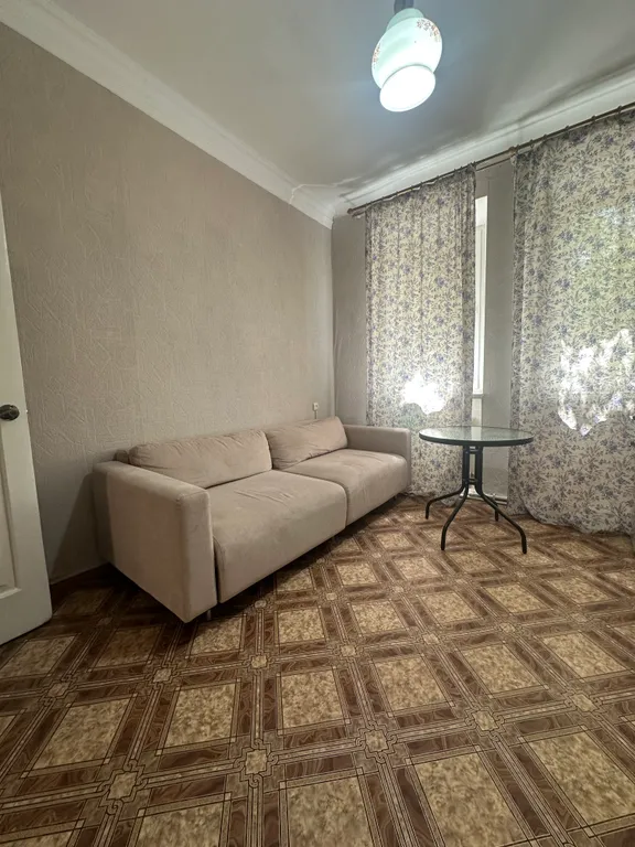 Квартира в сталинке в центре города с закрытой парковкой