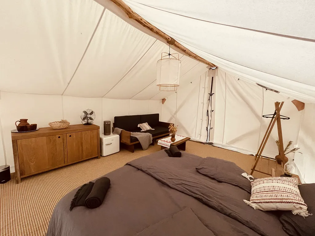 Сафари-тент эко-глэмпинг на берегу озера