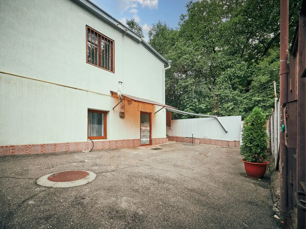 Дом с мангальной зоной  в самом центре города