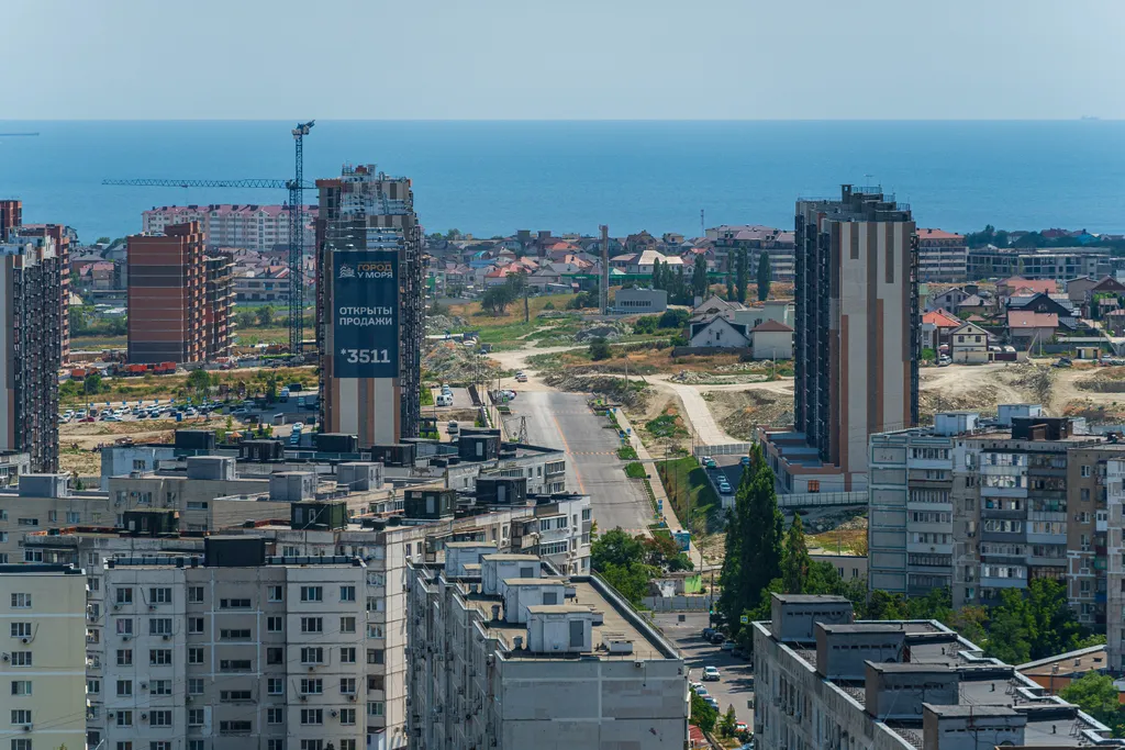 Стильная студия с потрясающим видом на море и город