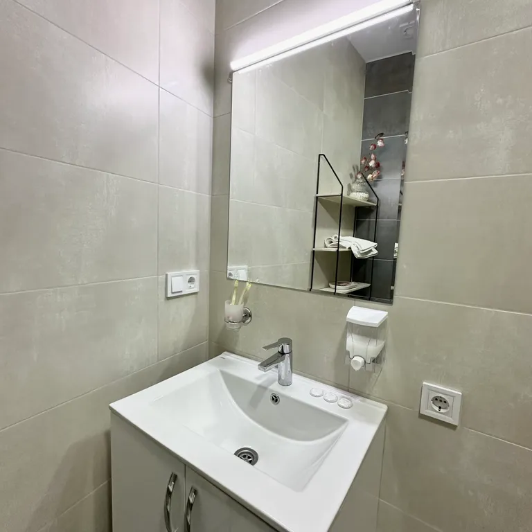 2-х комнатный апарт, бассейн + парковка, жк white sails