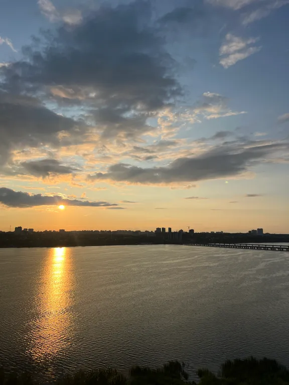 Панорамные апартаменты c невеpoятным видoм нa вoду и город