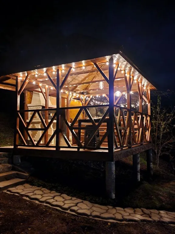 Деревенский домик с собственной беседкой и прекрасным видом на горы