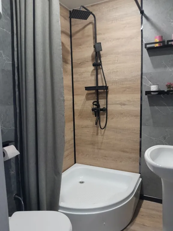 Современный мини-дом в горах недалеко от моря