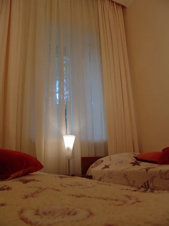 Дом с двором у моря