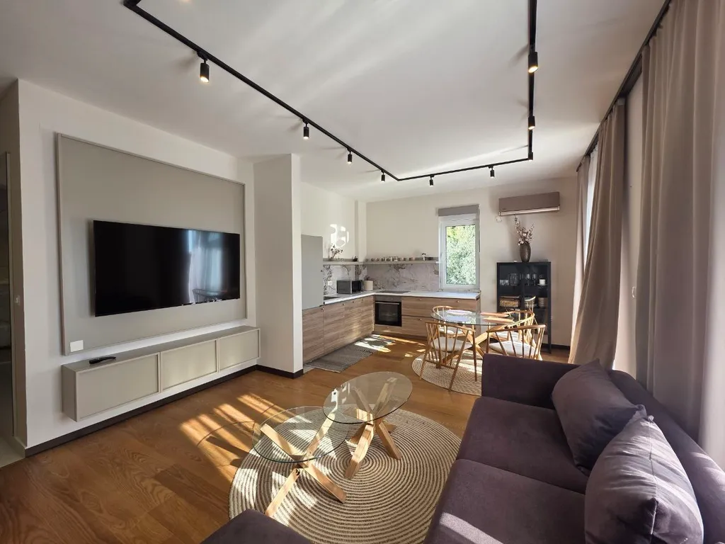 Стильная и комфортная квартира недалеко от лучших пляжей Будвы — аренда посуточно в Будва