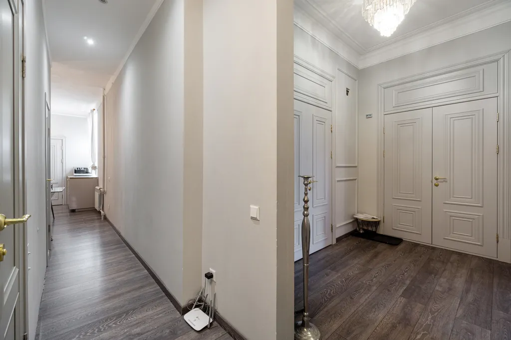 Четырехкомнатная квартира с бaлкoнoм в цeнтрe