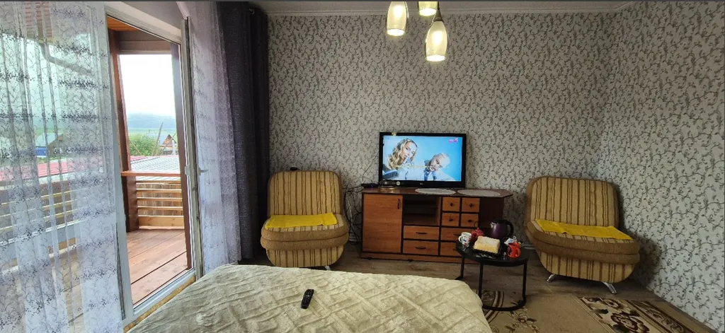 Дом с видом на горы и лес