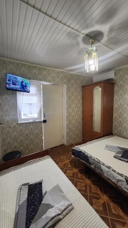 Квартира Трёхместная комната стандарт №2 с отдельной кухней — аренда посуточно в Феодосия