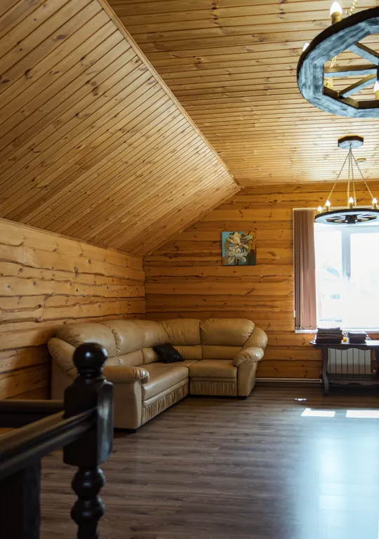 Дом с горкой в бассейне