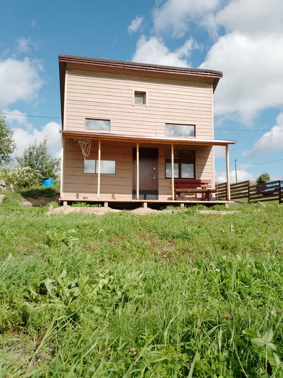 Домик с видом на озеро