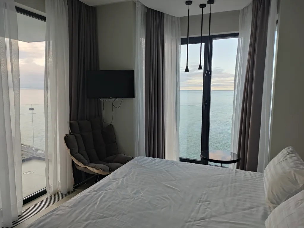 Апартамент с самым красивым прямым видом на море, двухкомнатный