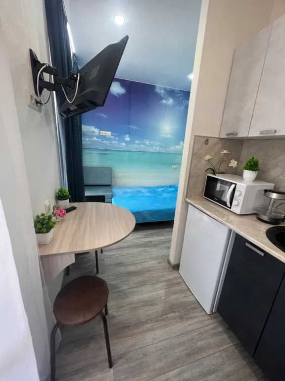 Квартира у моря с балконом и бассейном