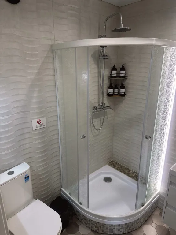 Дом у берега озера