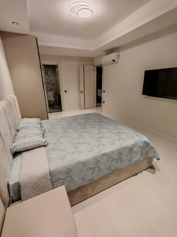 Квартира в Azura World c видом на бассейн и аквапарком