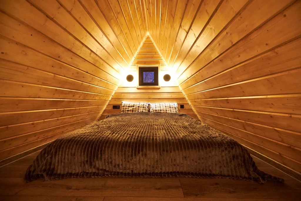 Коттедж A-frame дом рядом с озером — Светлое