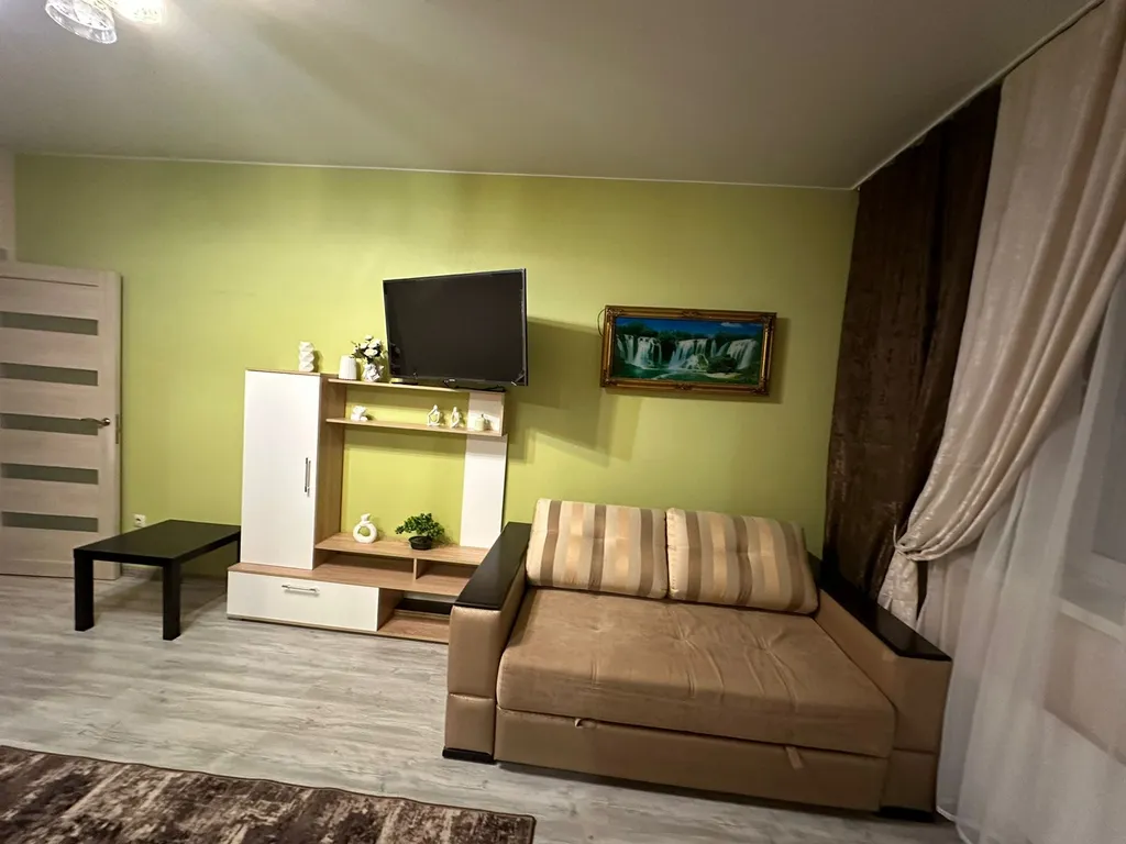 Евродвушка с камином, большой ванной и видом на пруд