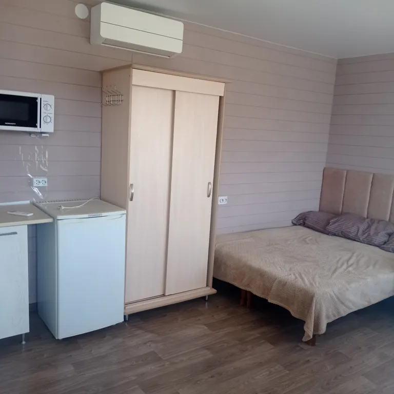 Коттедж Комфортный гостевой домик с большой верандой — Кучугуры