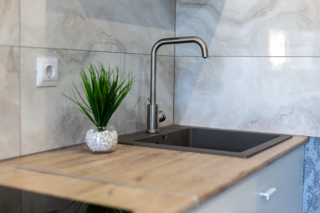 Студия с балконом и видом на горы