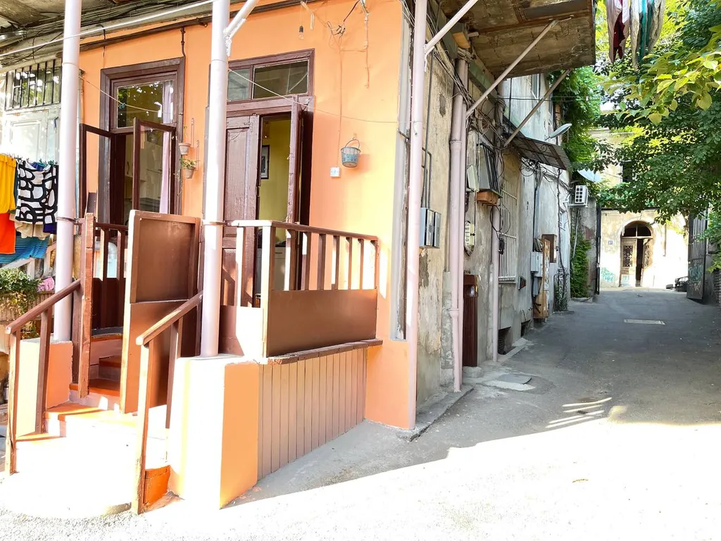 Квартира в итальянском дворе — аренда посуточно в Тбилиси