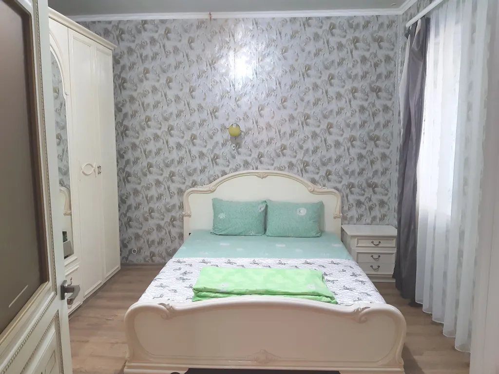 Квартира Трёхкомнатные апартаменты со своей кухней 1 этаж — Геленджик