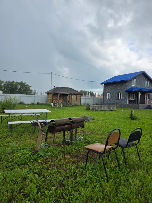 Коттедж на огромной территорией