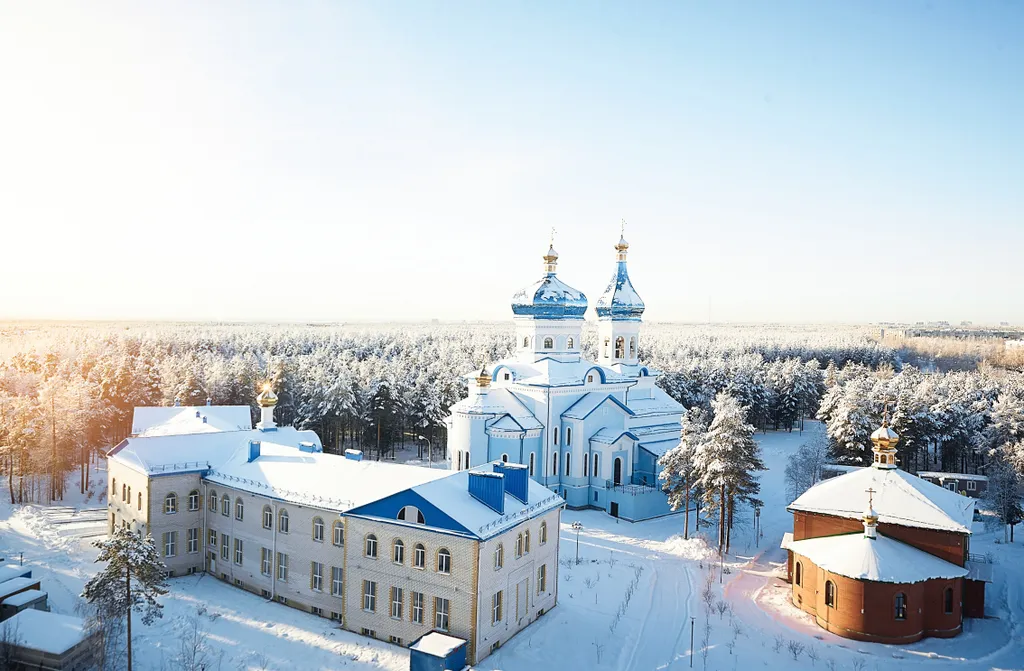 2-комнатная квартира люкс с панорамой на храмовый комплекс — аренда посуточно в Сургут