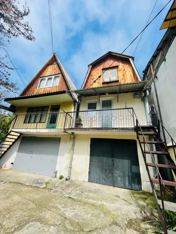 Коттедж Коттедж в тихом дворике в трех минутах от моря — Лазаревское