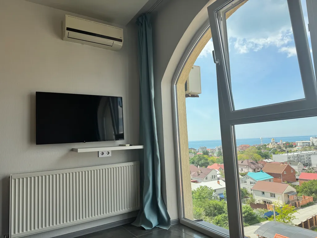 Панорамный вид на море и горы