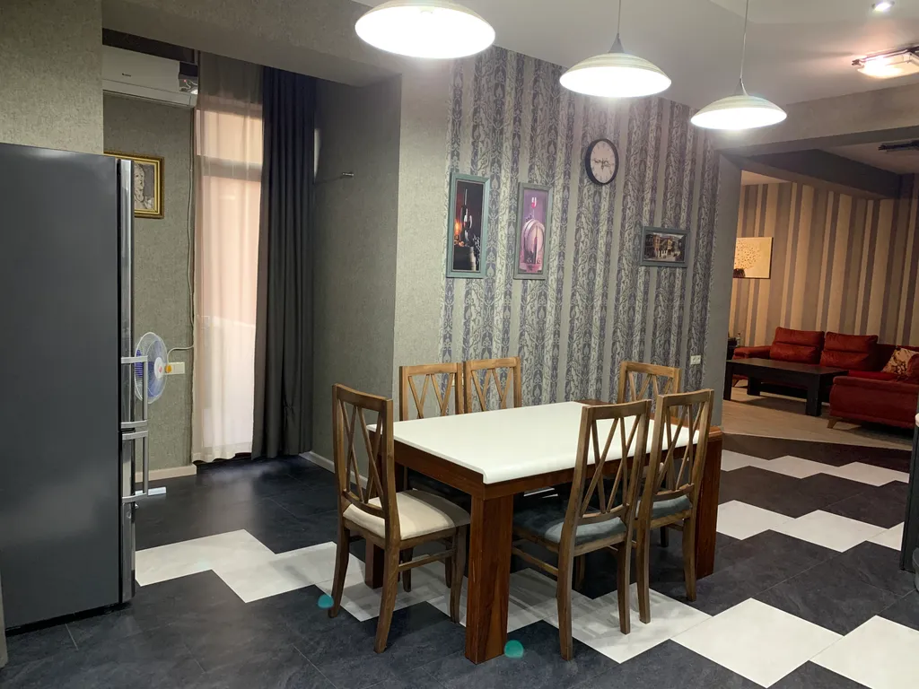 Большая квартира в старом городе